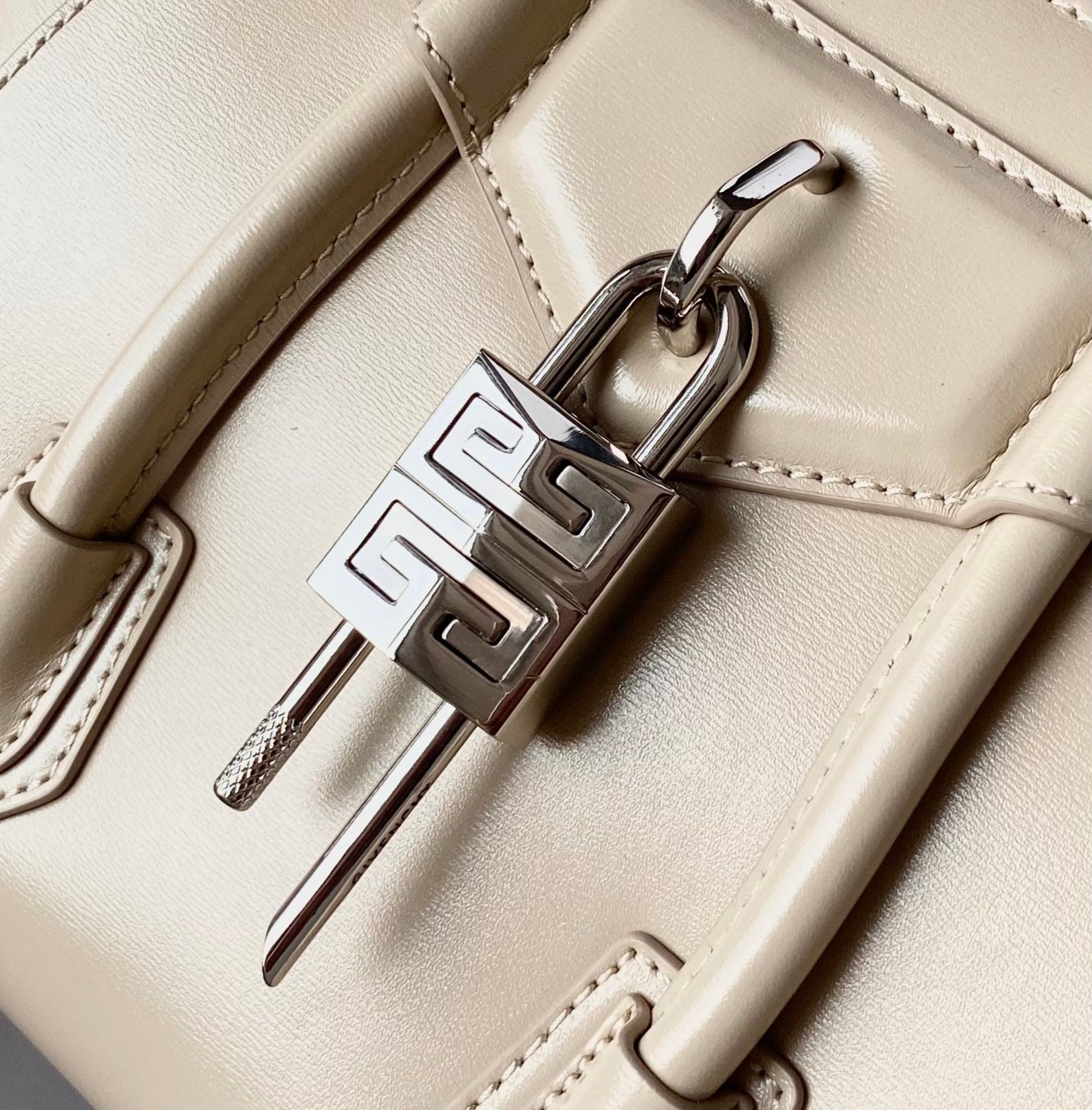 Givenchy Tote Antigona Lock Toy made of leather