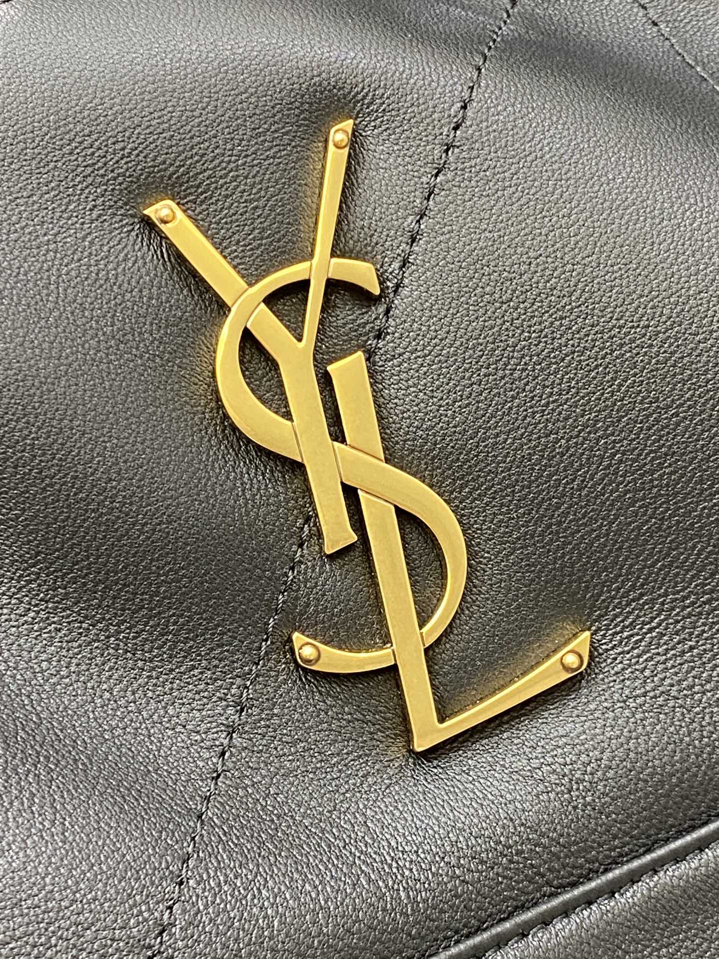 YSL JAMIE 4.3 shopping made of lamb leather