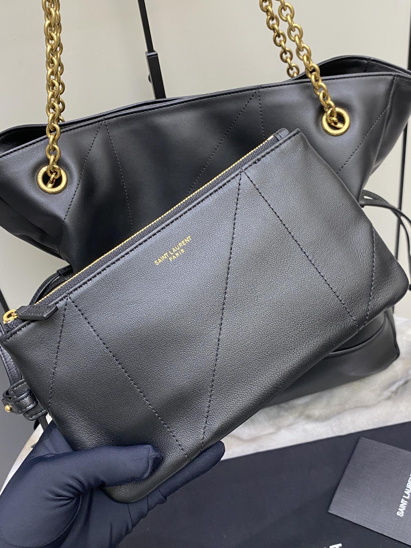 YSL JAMIE 4.3 shopping made of lamb leather