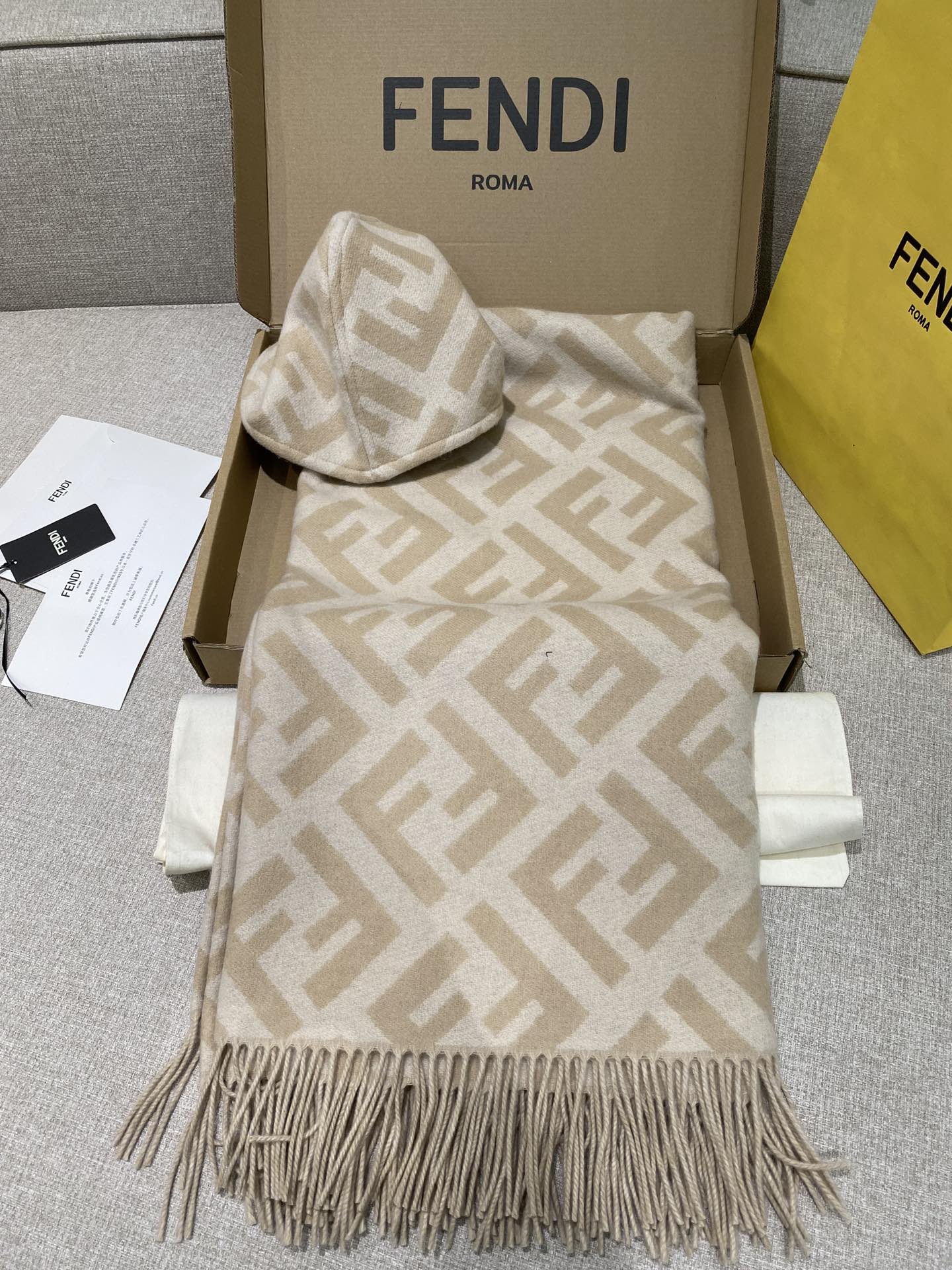 FENDI PONCHO "FF"