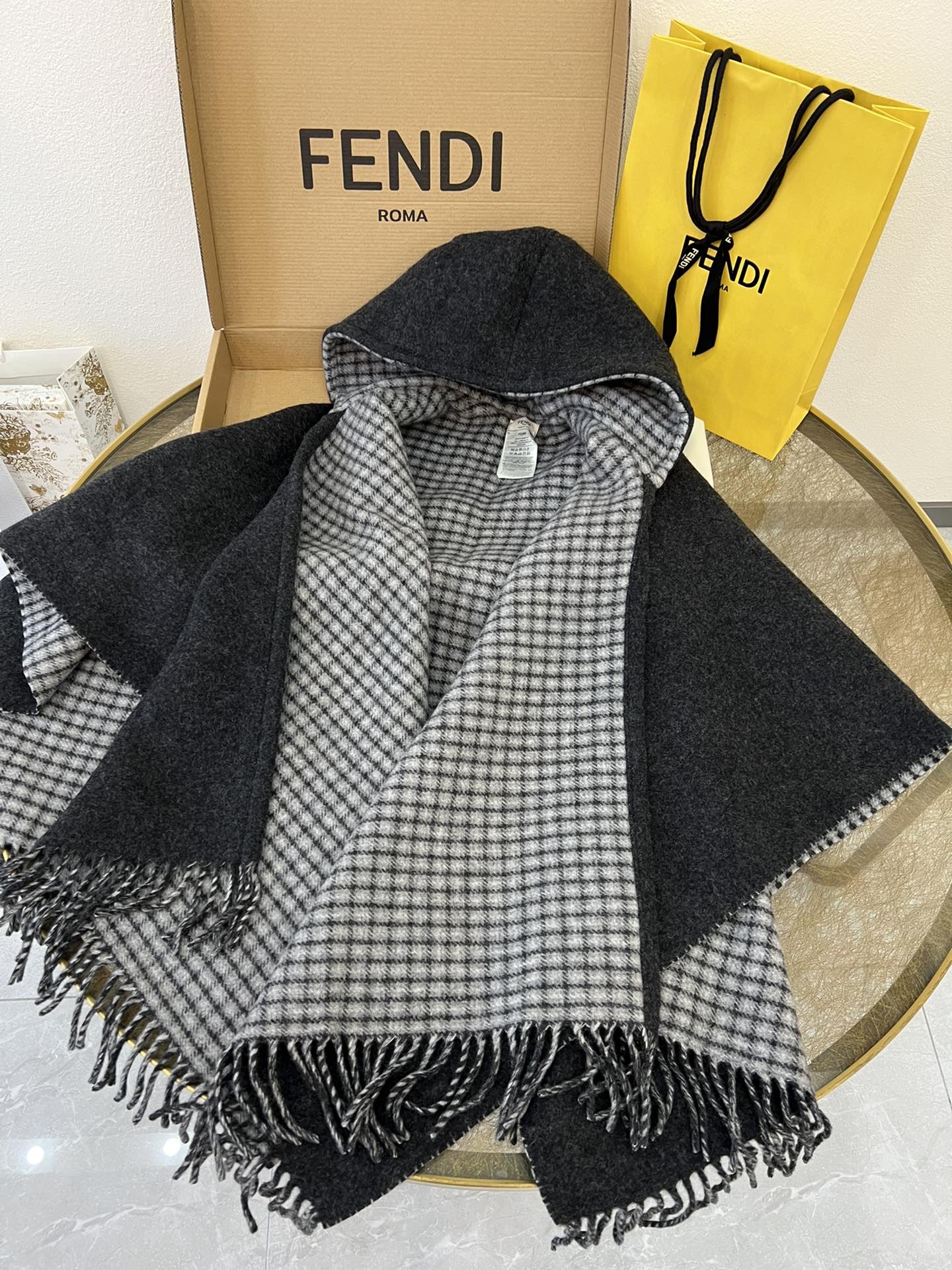 FENDI PONCHO REVERSIBLE