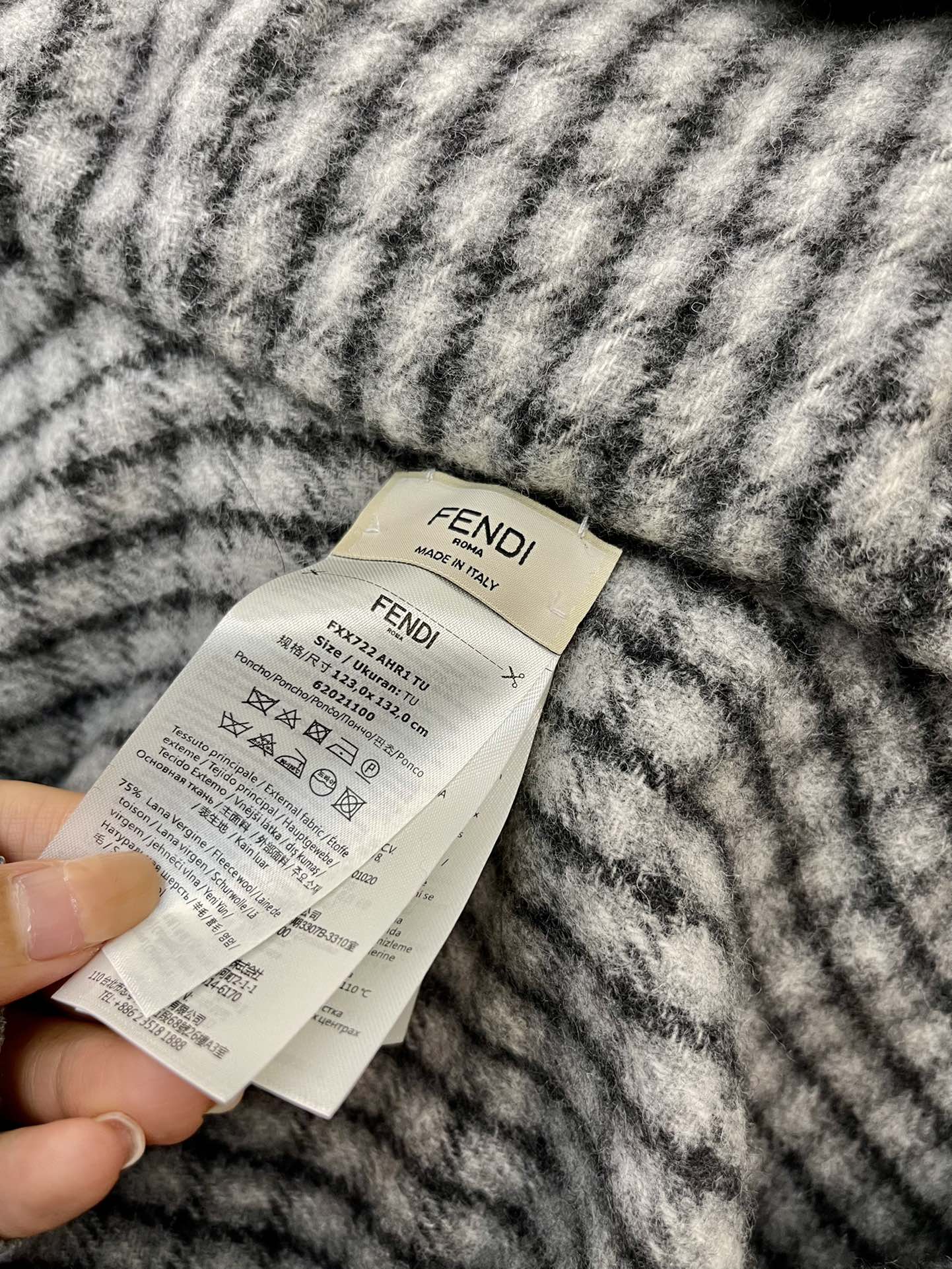 FENDI PONCHO REVERSIBLE