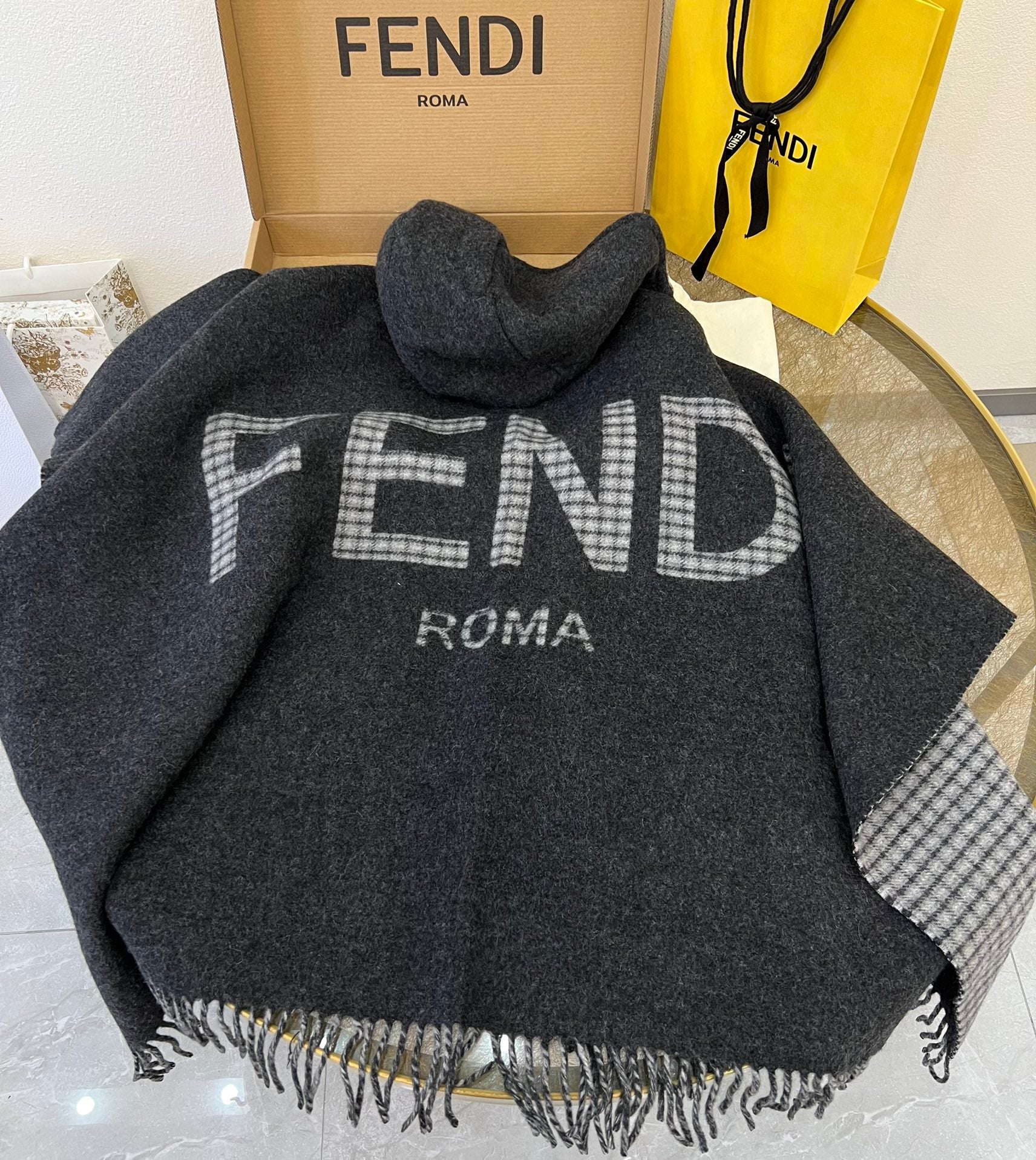 FENDI PONCHO REVERSIBLE