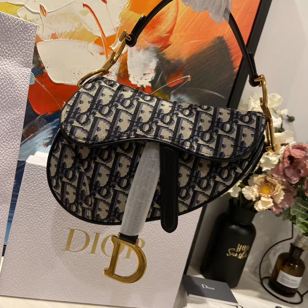 Mini-Satteltasche von Dior