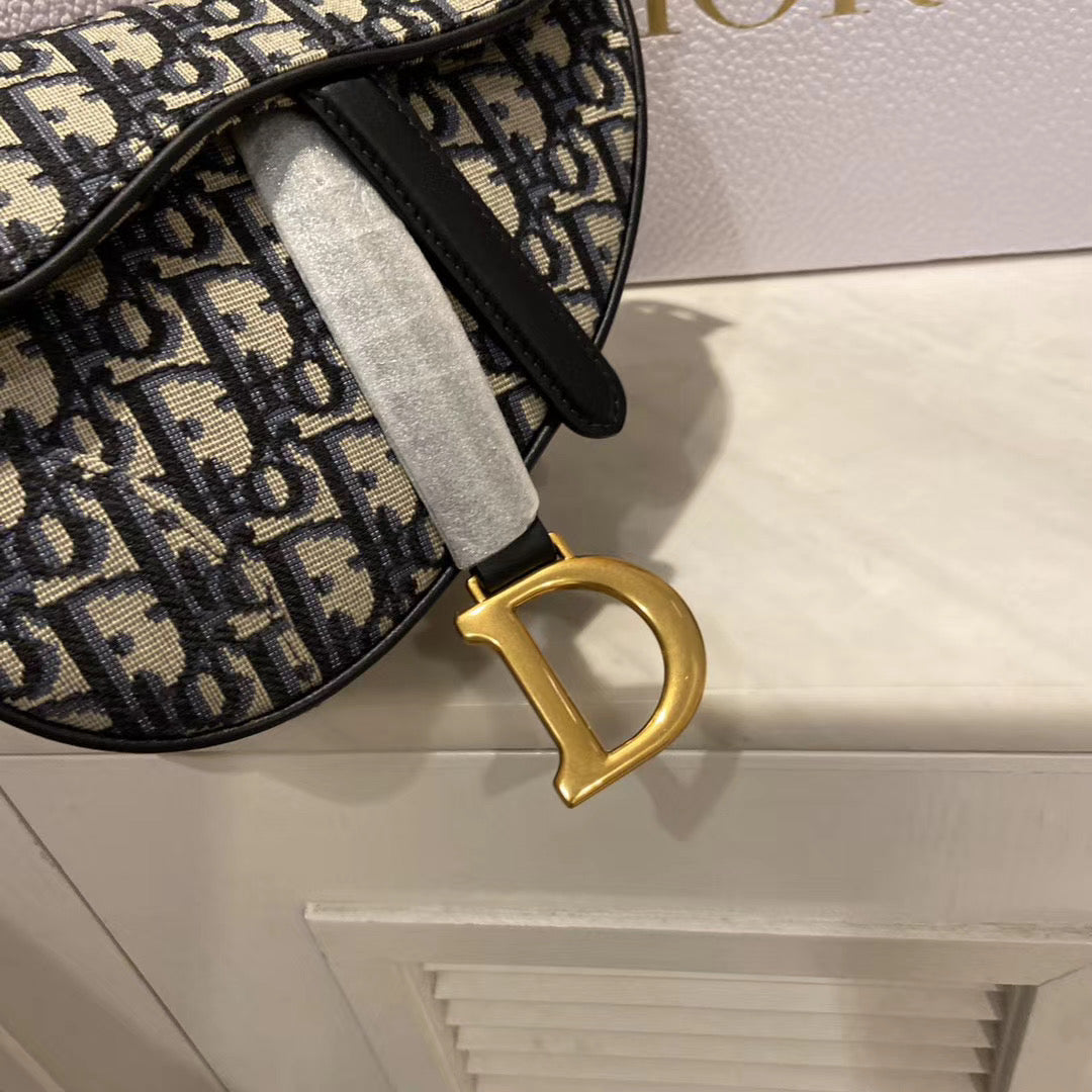 Mini-Satteltasche von Dior