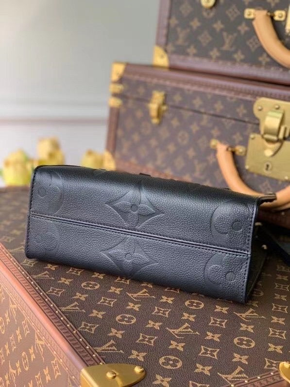 Lv Onthego Trumpet Tote bag