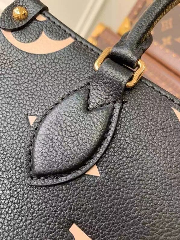 Lv Onthego Trumpet Tote bag