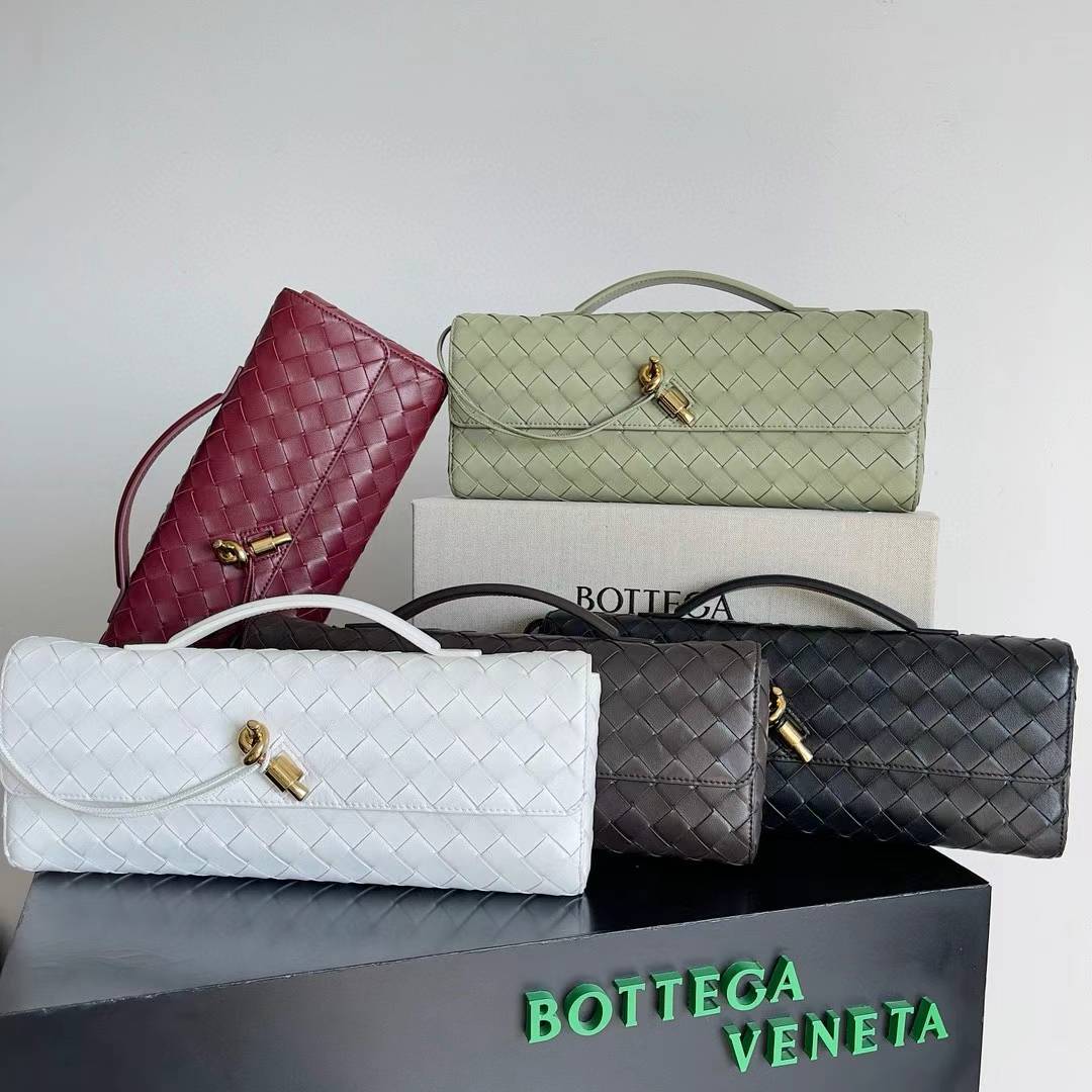 Bottega Andiamo Clutch