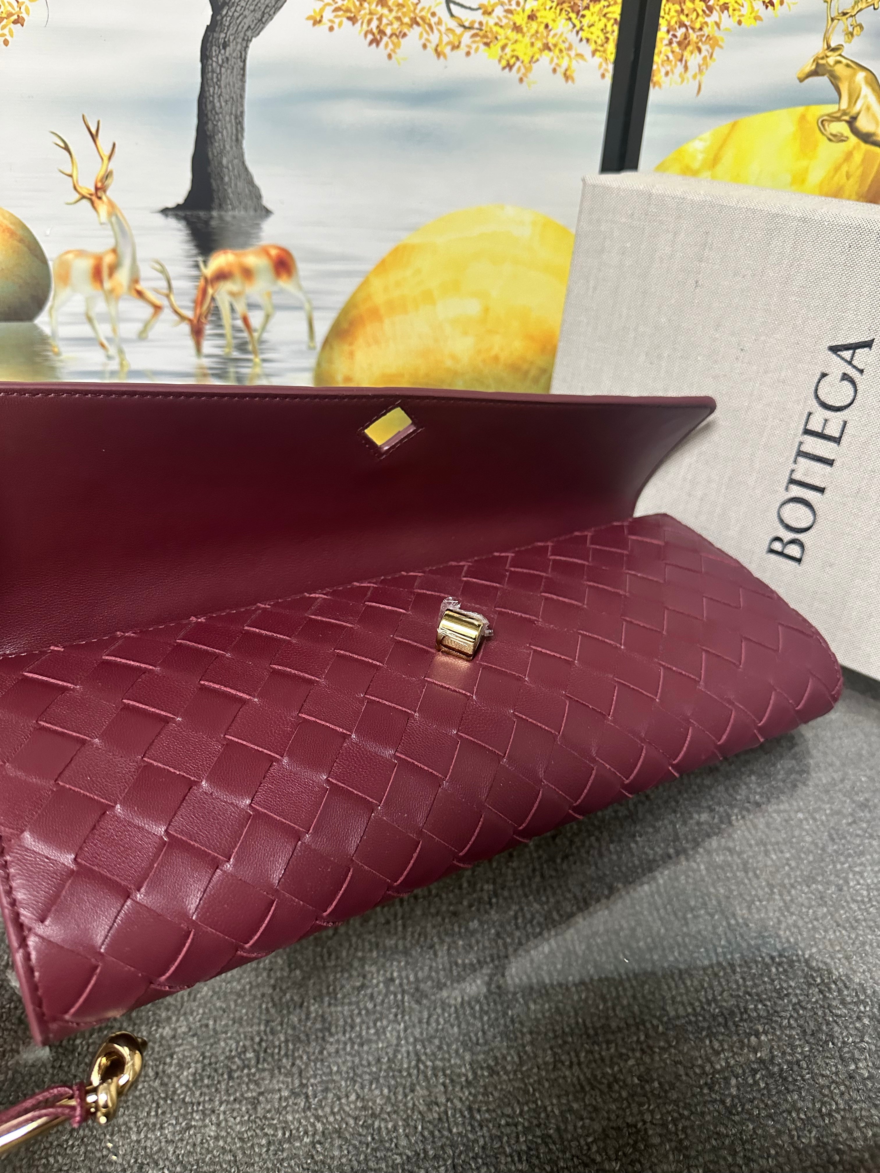 Bottega Andiamo Clutch