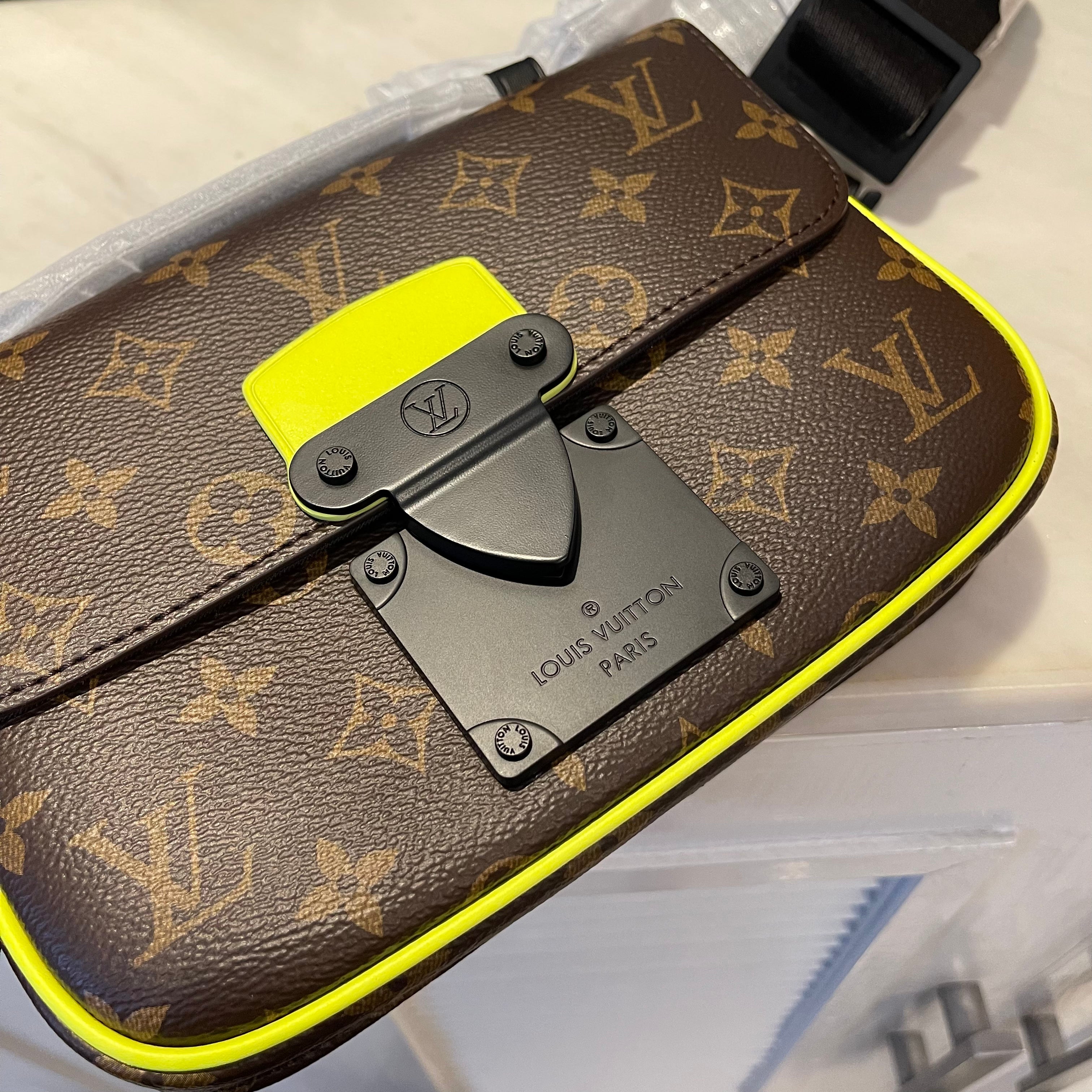 Lv men bag