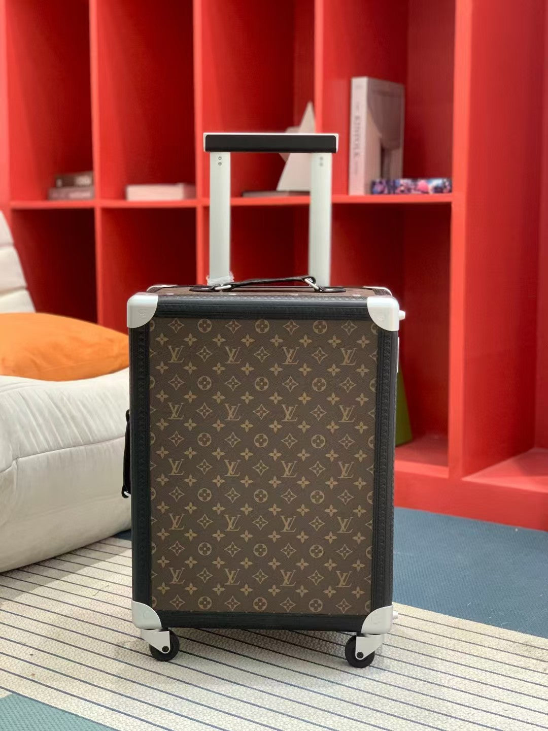 Lv rolling trunk luggage