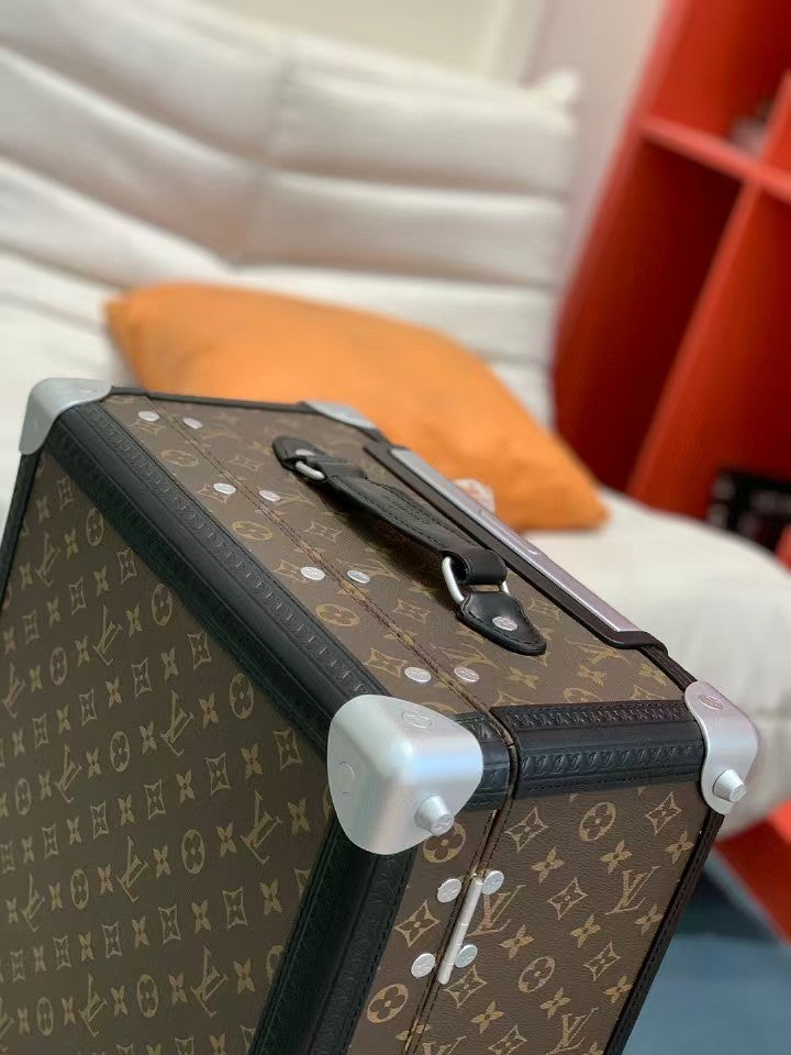 Lv rolling trunk luggage