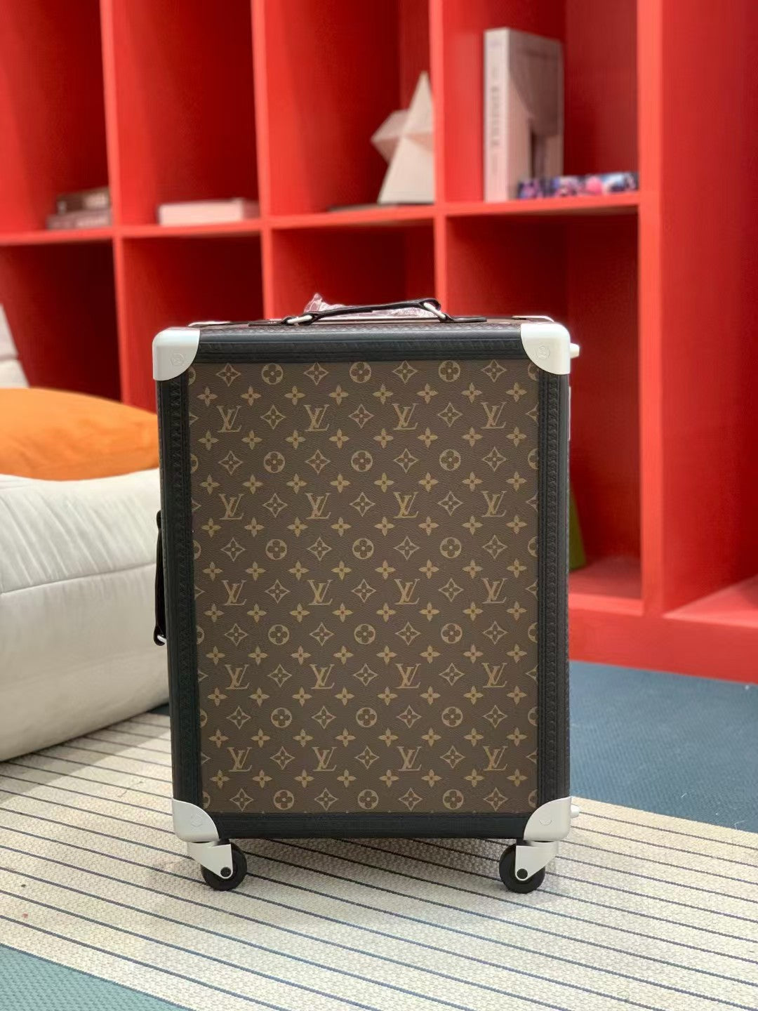 Lv rolling trunk luggage