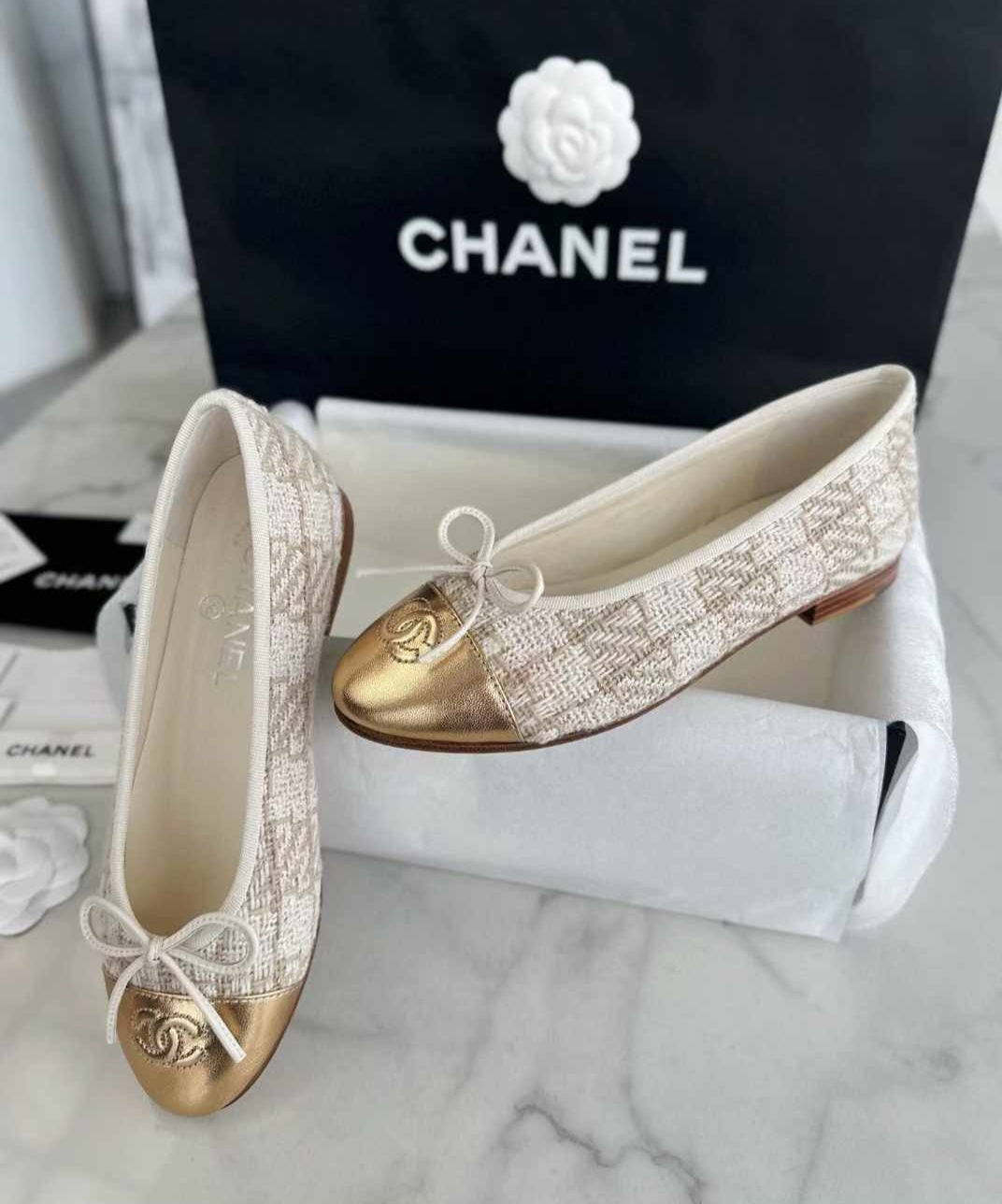 𝐂𝐡𝐚𝐧𝐞𝐥 Classic golden corner floral ballet shoes