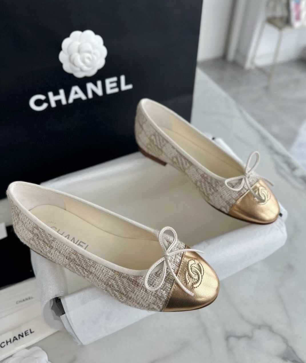 𝐂𝐡𝐚𝐧𝐞𝐥 Classic golden corner floral ballet shoes