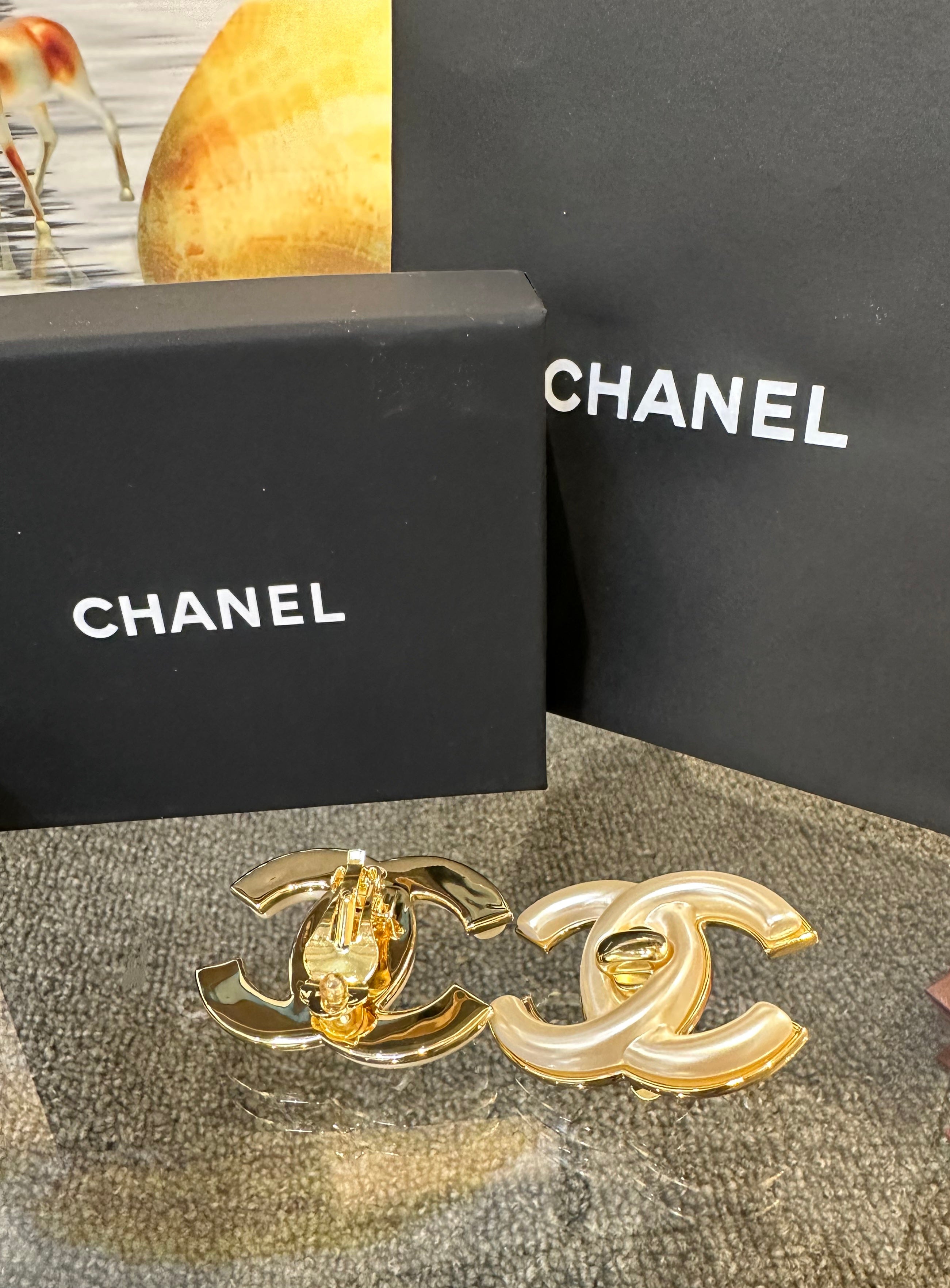 Chanel CC LOGO Earrings