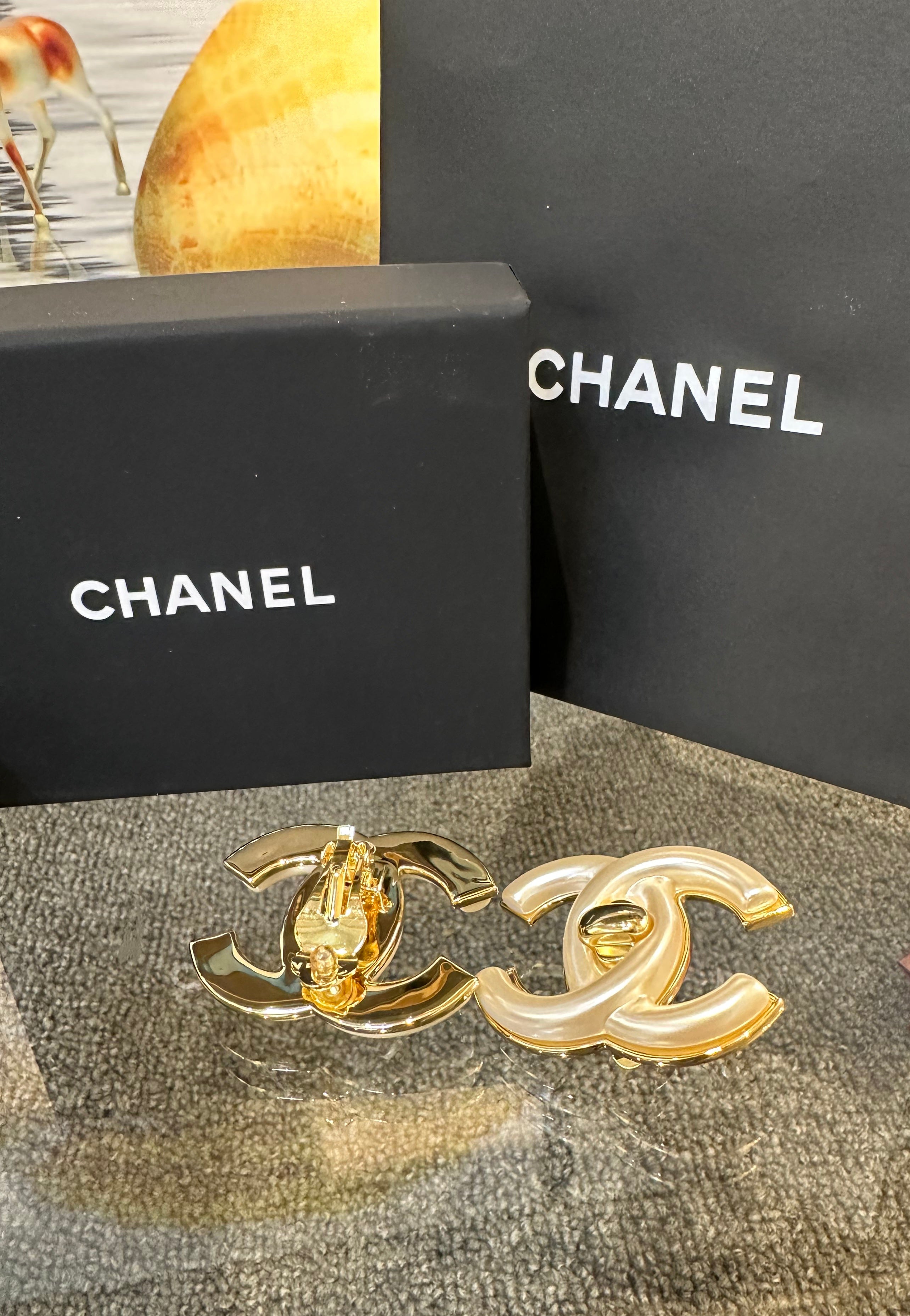 Chanel CC LOGO Earrings