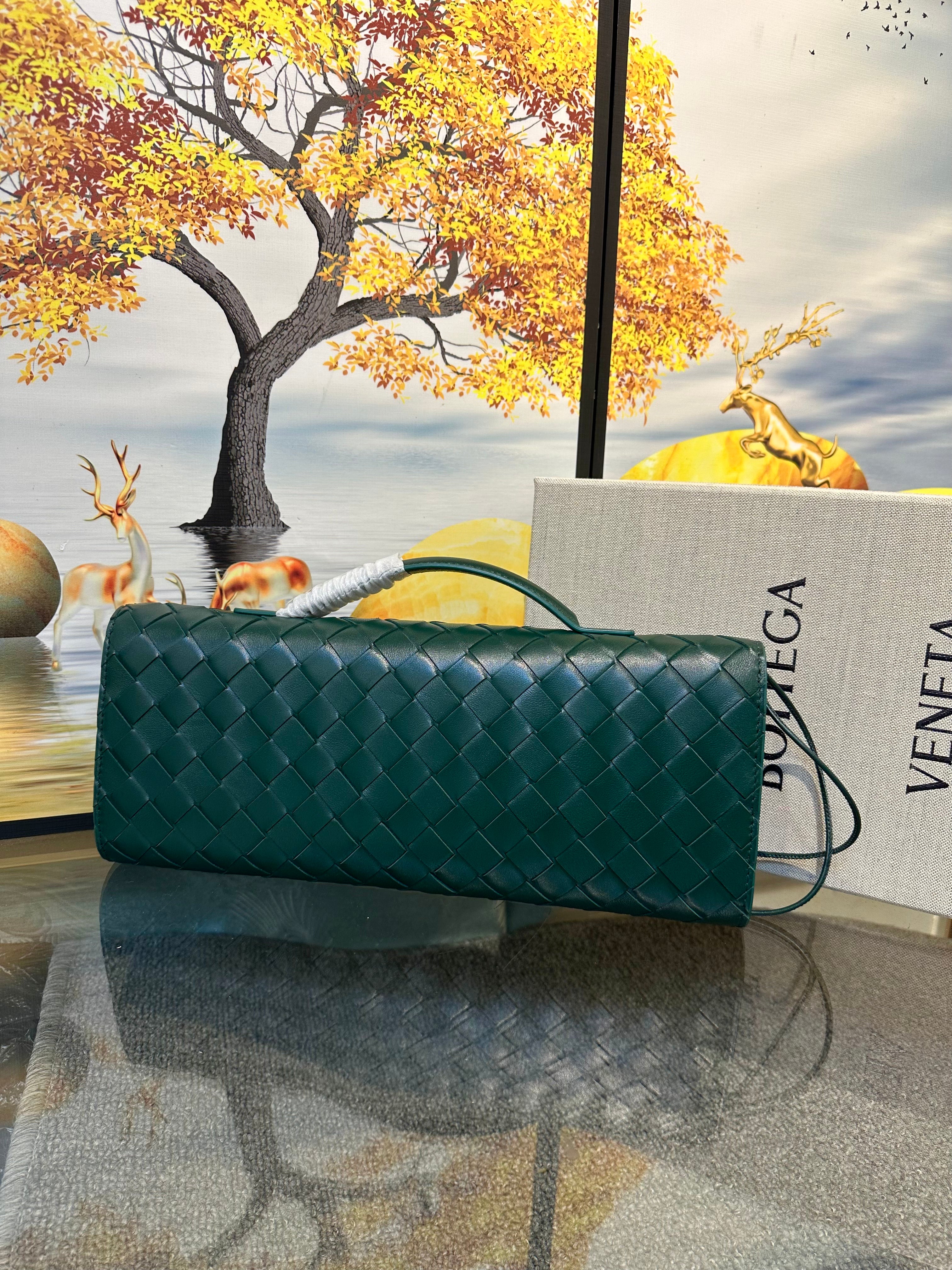 Bottega Andiamo Clutch