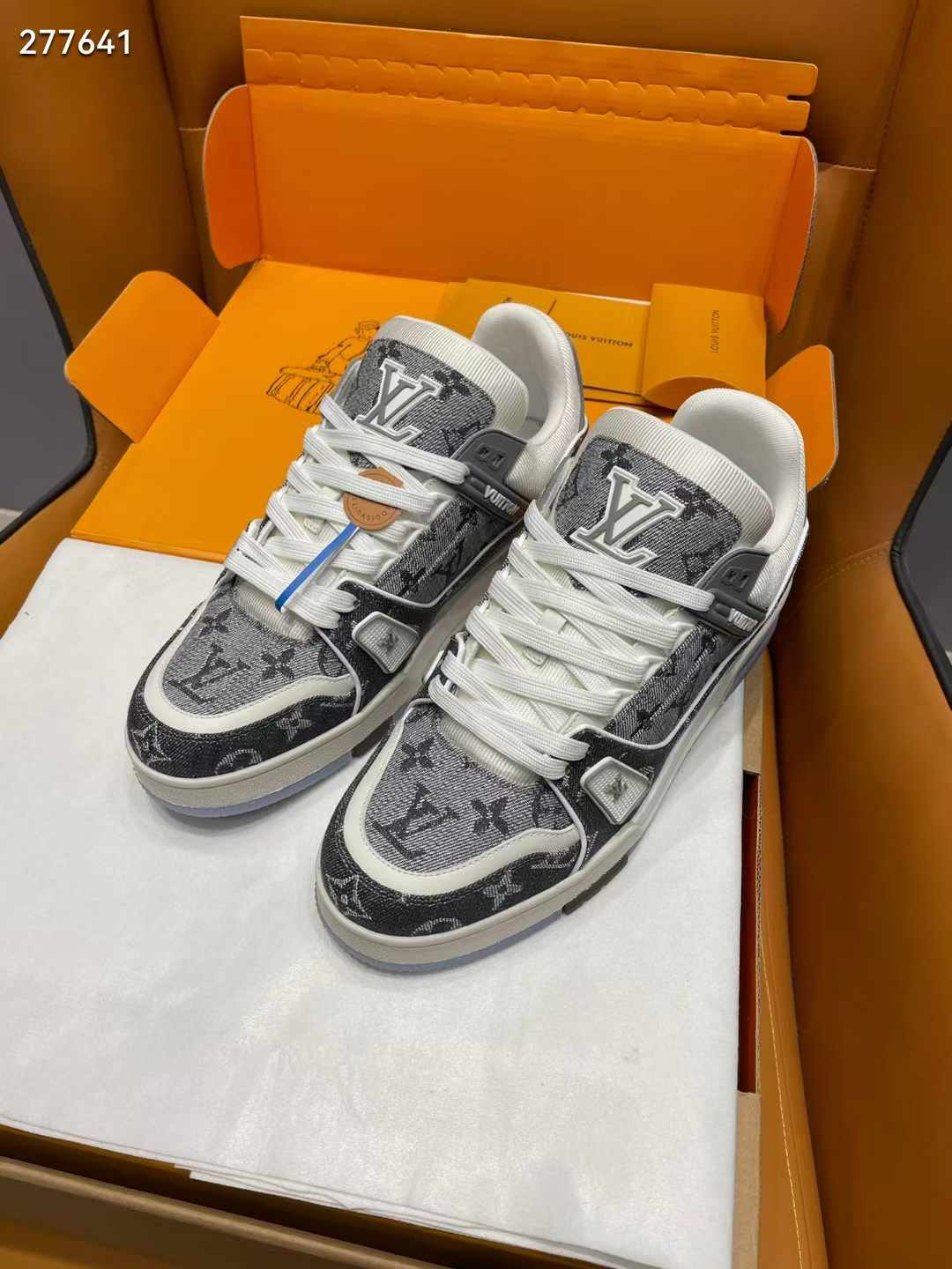 LV TRAINER SNEAKER