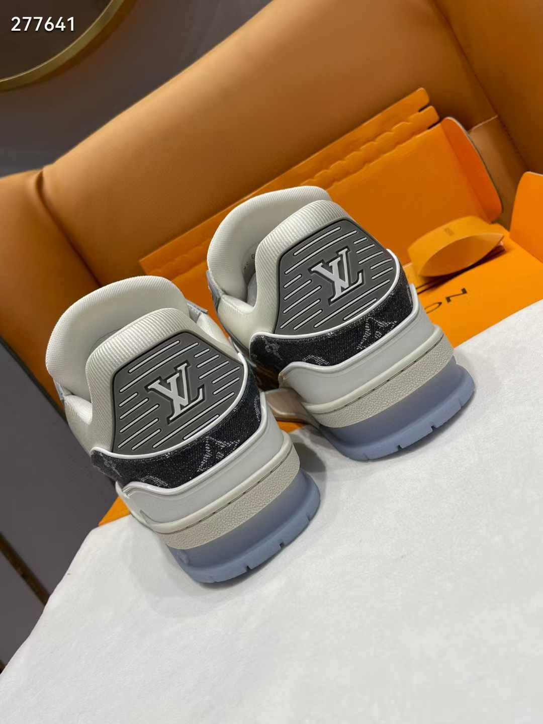 LV TRAINER SNEAKER