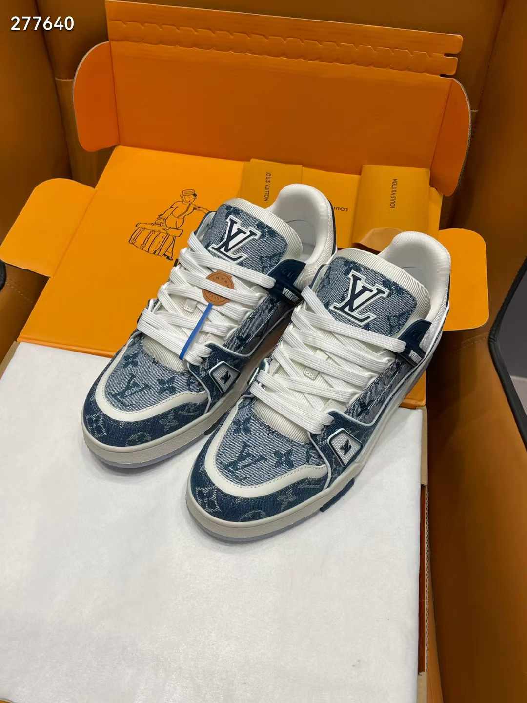 LV TRAINER SNEAKER