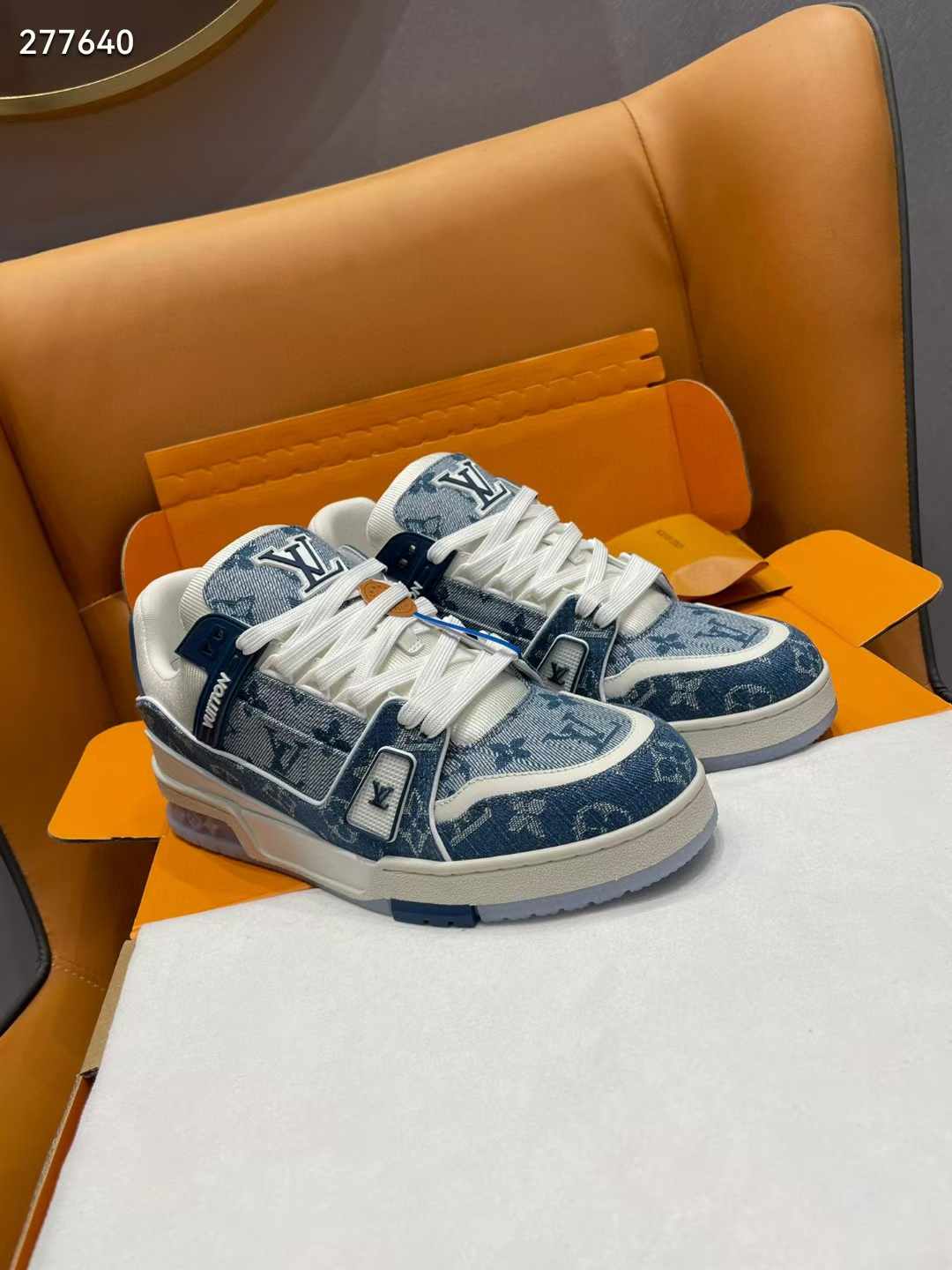 LV TRAINER SNEAKER