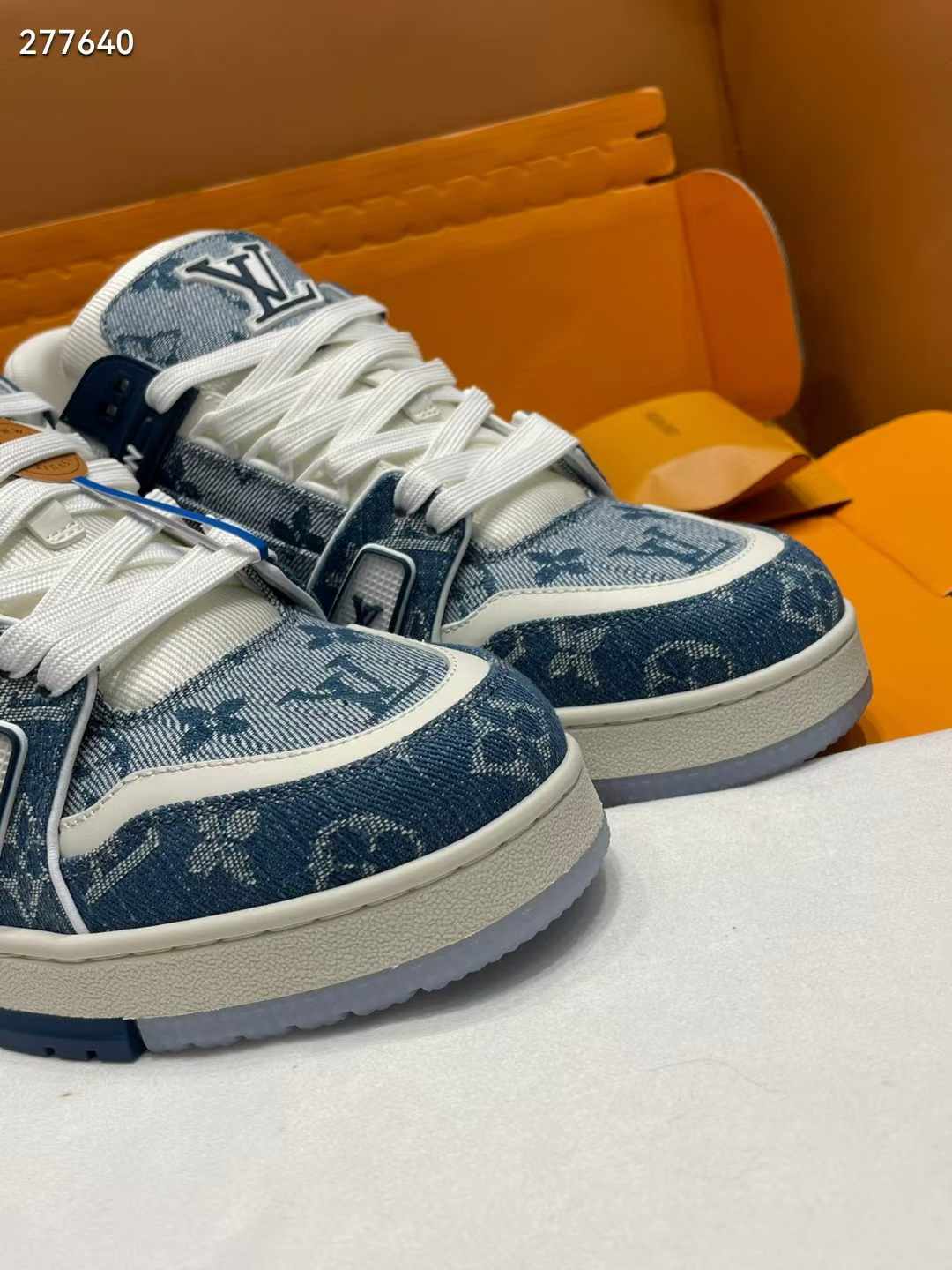 LV TRAINER SNEAKER