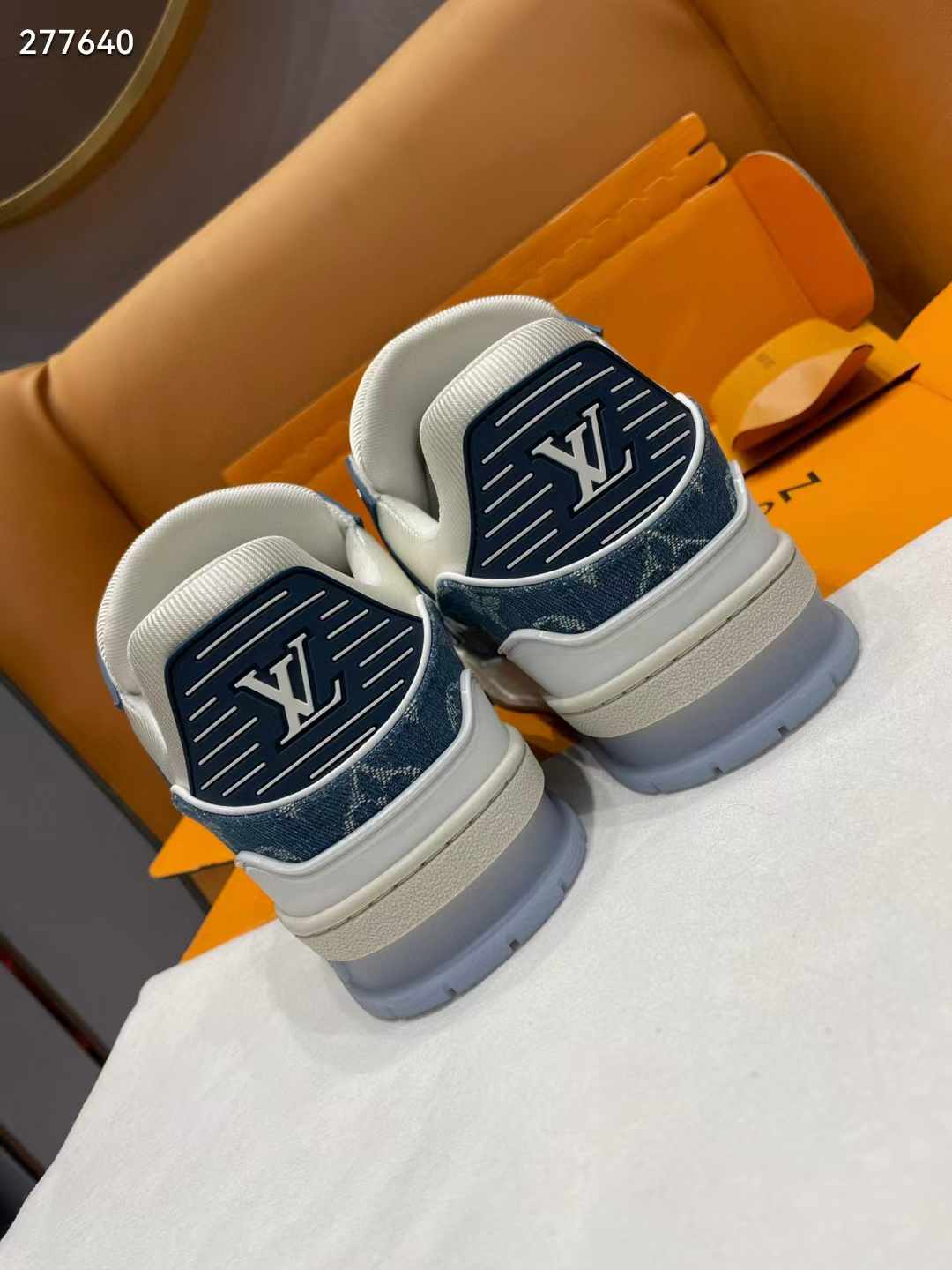 LV TRAINER SNEAKER