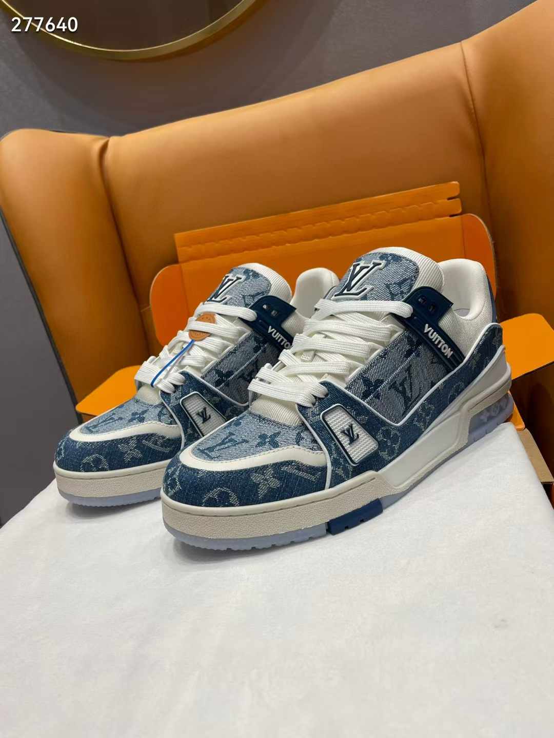 LV TRAINER SNEAKER